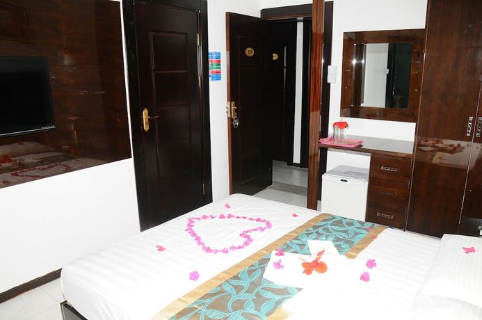 Imagen de la habitación del Hotel Le Flamboyant. Foto 14