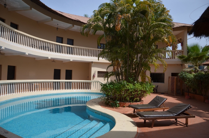 Imagen de la piscina del Hotel Le Flamboyant, Ziguinchor. Foto 5