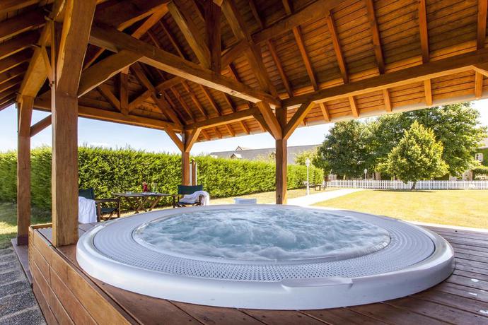 Imagen de los exteriores del Hotel Le Fleuray and Restaurant. Foto 8