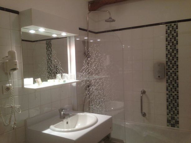 Imagen de la habitación del Hotel Le France, Aubusson. Foto 8