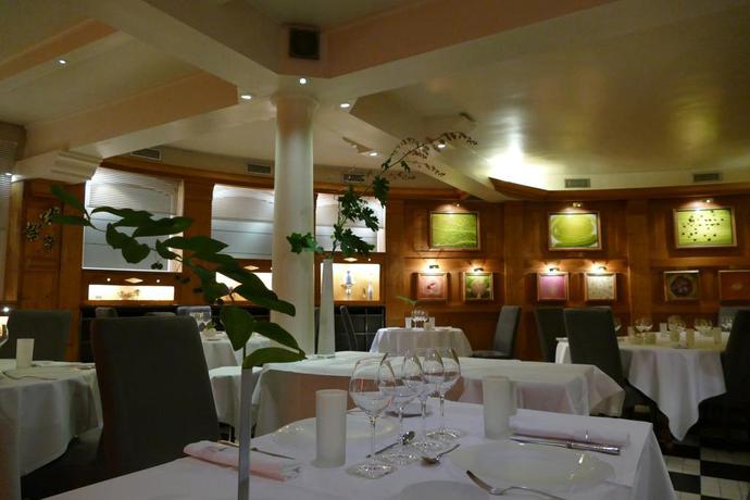 Imagen del bar/restaurante del Hotel Le France, Villers-le-Lac. Foto 2