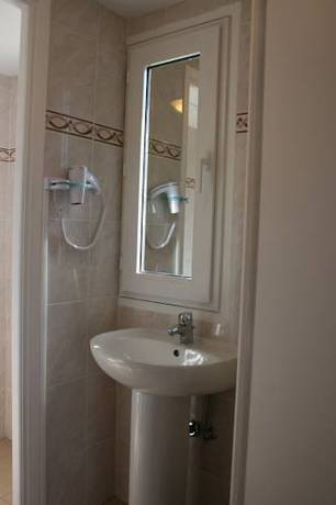 Imagen de la habitación del Hotel Le Gabian. Foto 6