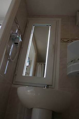 Imagen de la habitación del Hotel Le Gabian. Foto 7