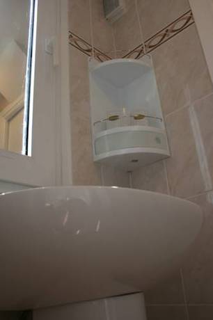 Imagen de la habitación del Hotel Le Gabian. Foto 8