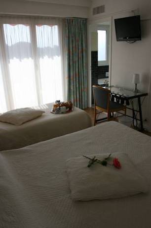 Imagen de la habitación del Hotel Le Gabian. Foto 11