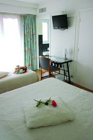 Imagen de la habitación del Hotel Le Gabian. Foto 13