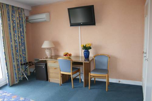 Imagen de la habitación del Hotel Le Gabian. Foto 16