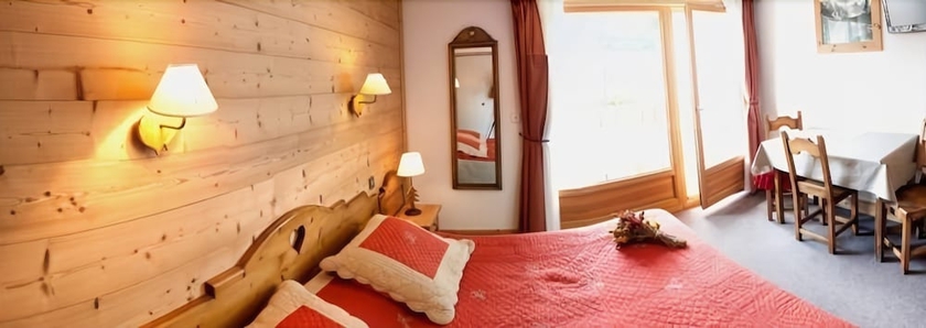 Imagen de la habitación del Hotel Le Gai Soleil. Foto 4