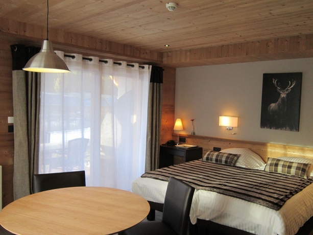 Imagen de la habitación del Hotel Le Gai Soleil. Foto 15