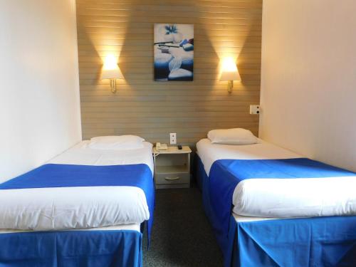 Imagen de la habitación del Hotel Le Gambetta, Bergerac. Foto 10