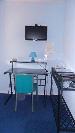 Imagen de la habitación del Hotel Le Gambetta, Carmaux. Foto 6