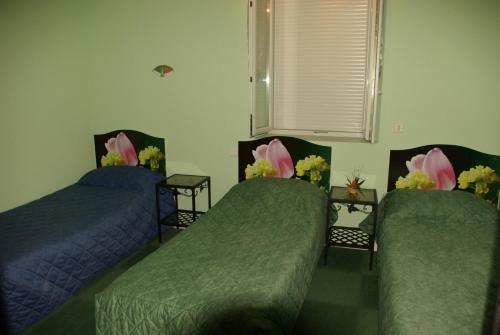 Imagen de la habitación del Hotel Le Gambetta, Carmaux. Foto 10