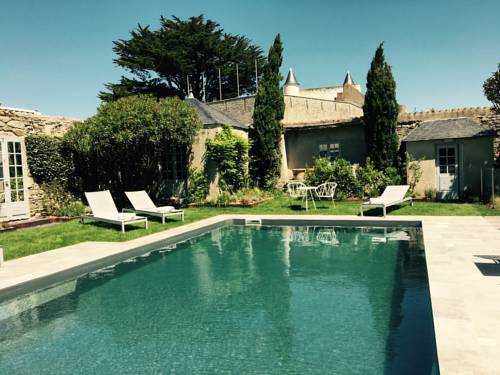 Imagen de la piscina del Hotel Le G&eacute;n&eacute;ral D'elb&eacute;e Hotel & Spa. Foto 16