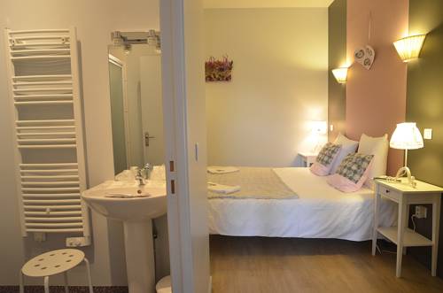 Imagen de la habitación del Hotel Le Genève. Foto 6