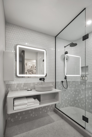 Imagen de la habitación del Hotel Le Germain Montreal. Foto 17