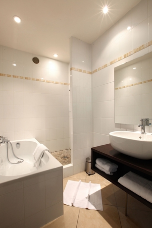 Imagen de la habitación del Hotel Le Germinal. Foto 3