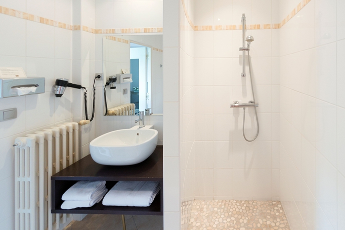 Imagen de la habitación del Hotel Le Germinal. Foto 4