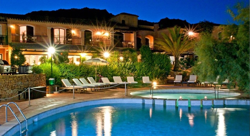 Imagen de la piscina del Hotel Le Ginestre. Foto 14