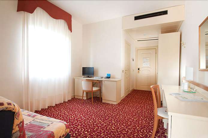 Imagen de la habitación del Hotel Le Ginestre Family Wellness. Foto 13