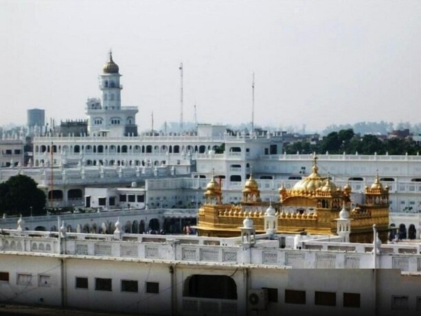 Imagen de los exteriores del Hotel Le Golden. Foto 24