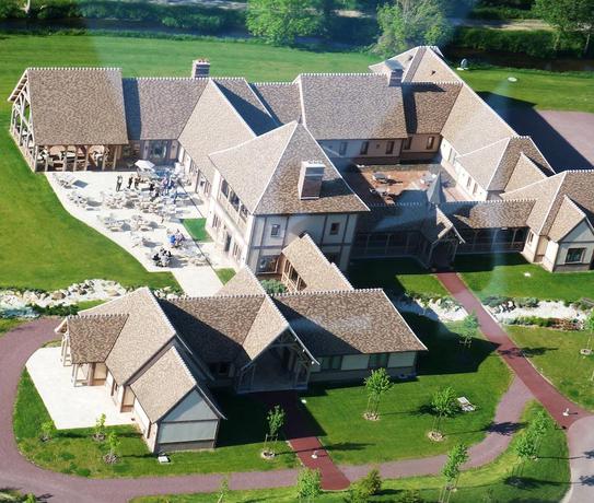 Imagen de los exteriores del Hotel Le Golf Parc Robert Hersant. Foto 9