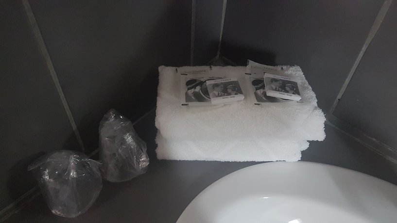 Imagen de la habitación del Hotel Le Golfe Bleu. Foto 8