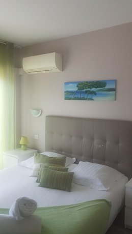 Imagen de la habitación del Hotel Le Golfe Bleu. Foto 15