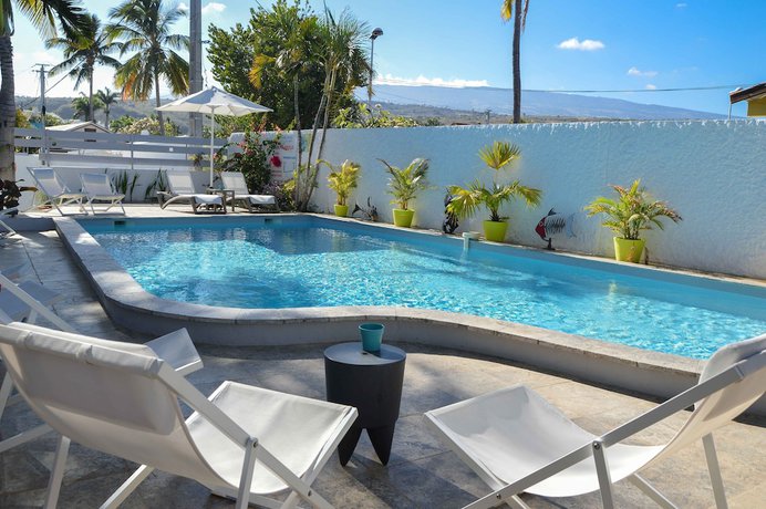 Imagen de la piscina del Hotel Le Grand Bleu, Saint-Gilles-les-Bains. Foto 18