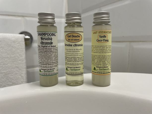 Imagen de la habitación del Hotel Le Grand Bleu, Saint-Gilles-les-Bains. Foto 10