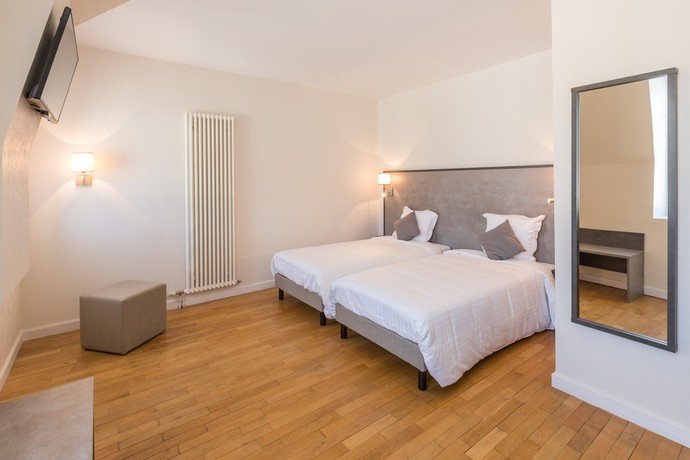 Imagen de la habitación del Hotel Le Grand, Ch&acirc;teau-Du-Loir. Foto 3