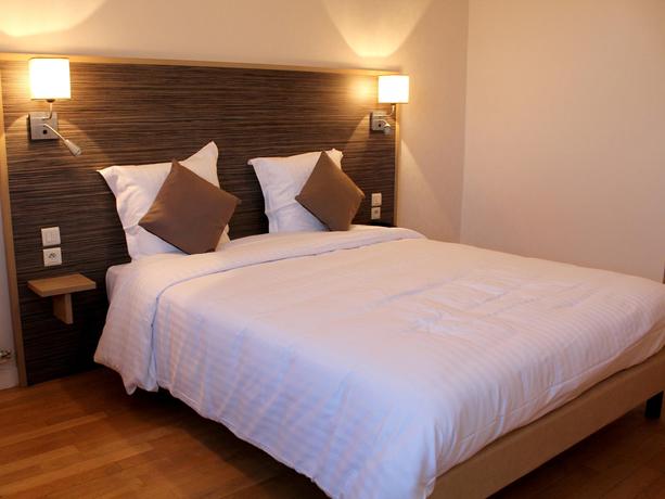 Imagen de la habitación del Hotel Le Grand, Ch&acirc;teau-Du-Loir. Foto 4