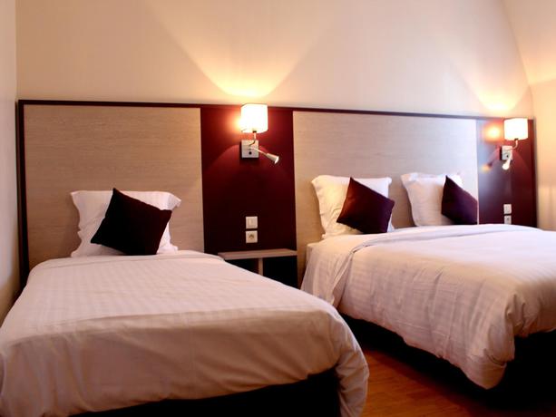 Imagen de la habitación del Hotel Le Grand, Ch&acirc;teau-Du-Loir. Foto 5