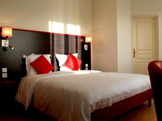 Imagen de la habitación del Hotel Le Grand, Ch&acirc;teau-Du-Loir. Foto 6