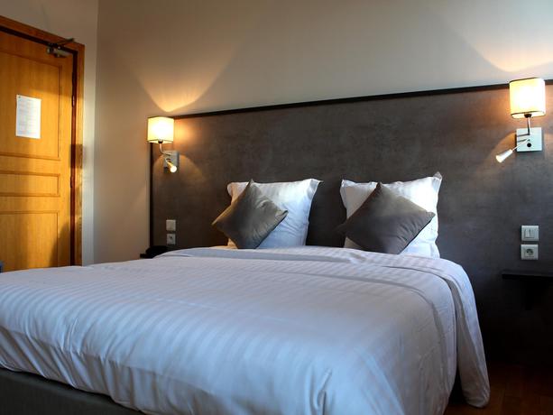 Imagen de la habitación del Hotel Le Grand, Ch&acirc;teau-Du-Loir. Foto 11