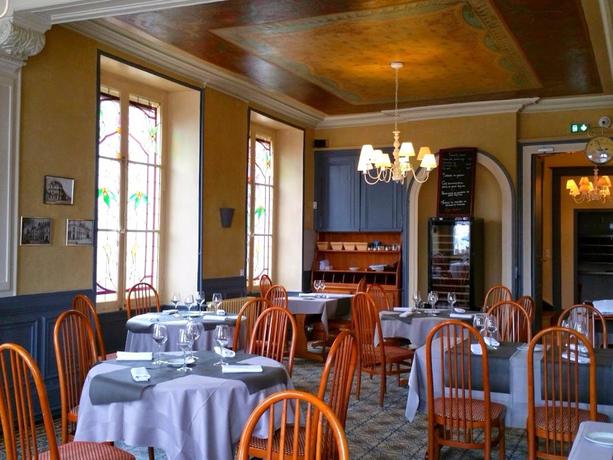 Imagen del bar/restaurante del Hotel Le Grand, Ch&acirc;teau-Du-Loir. Foto 2