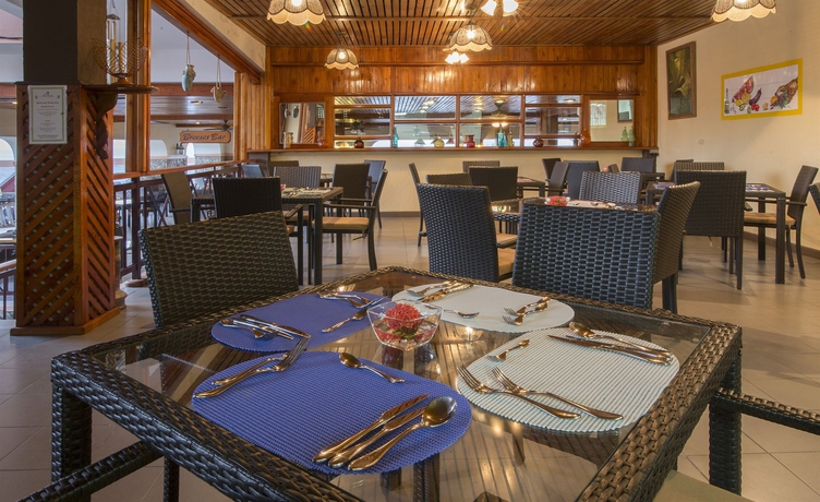 Imagen del bar/restaurante del Hotel Le Grand Courlan Spa Resort - Adults Only. Foto 4