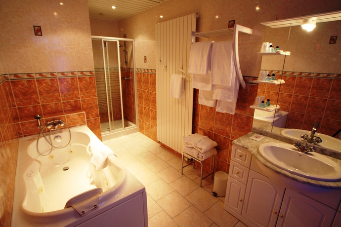 Imagen de la habitación del Hotel Le Grand De Valenciennes. Foto 7