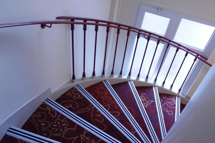 Imagen de los interiores del Hotel Le Grand H&ocirc;tel de Normandie. Foto 16