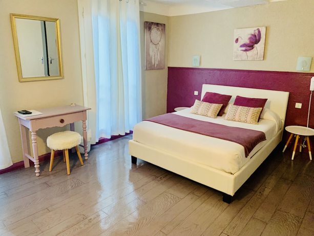 Imagen de la habitación del Hotel Le Grand Hotel. Foto 15