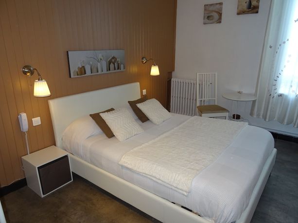 Imagen de la habitación del Hotel Le Grand Hotel. Foto 16