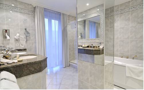 Imagen de la habitación del Hotel Le Grand Hotel & Spa. Foto 4