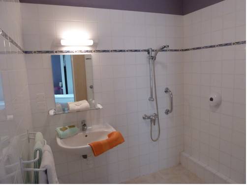 Imagen de la habitación del Hotel Le Grand Large. Foto 16