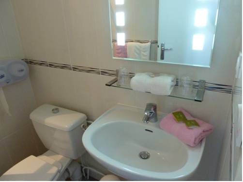 Imagen de la habitación del Hotel Le Grand Large. Foto 17