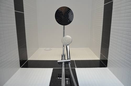 Imagen de la habitación del Hotel Le Grand, Maubeuge. Foto 4