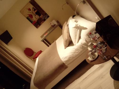 Imagen de la habitación del Hotel Le Grand, Maubeuge. Foto 5