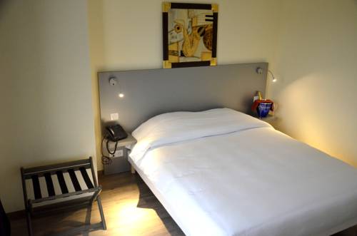 Imagen de la habitación del Hotel Le Grand, Maubeuge. Foto 10