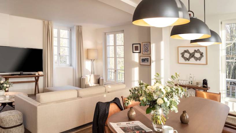 Imagen de la habitación del Hotel Le Grand Pavillon Chantilly. Foto 4