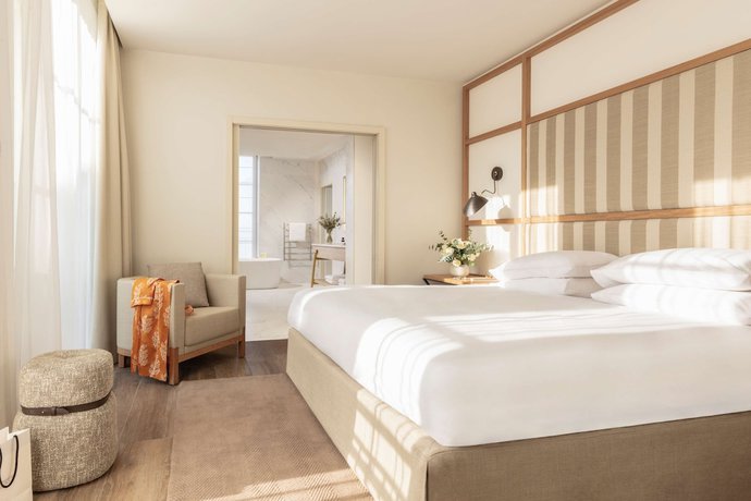 Imagen de la habitación del Hotel Le Grand Pavillon Chantilly. Foto 6