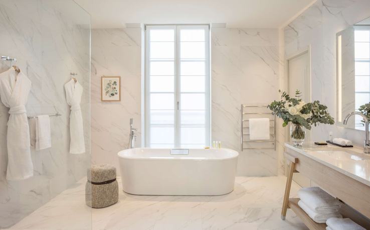 Imagen de la habitación del Hotel Le Grand Pavillon Chantilly. Foto 7
