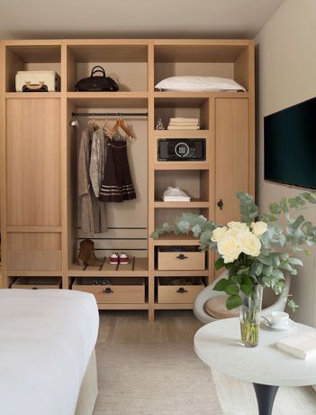Imagen de la habitación del Hotel Le Grand Pavillon Chantilly. Foto 8